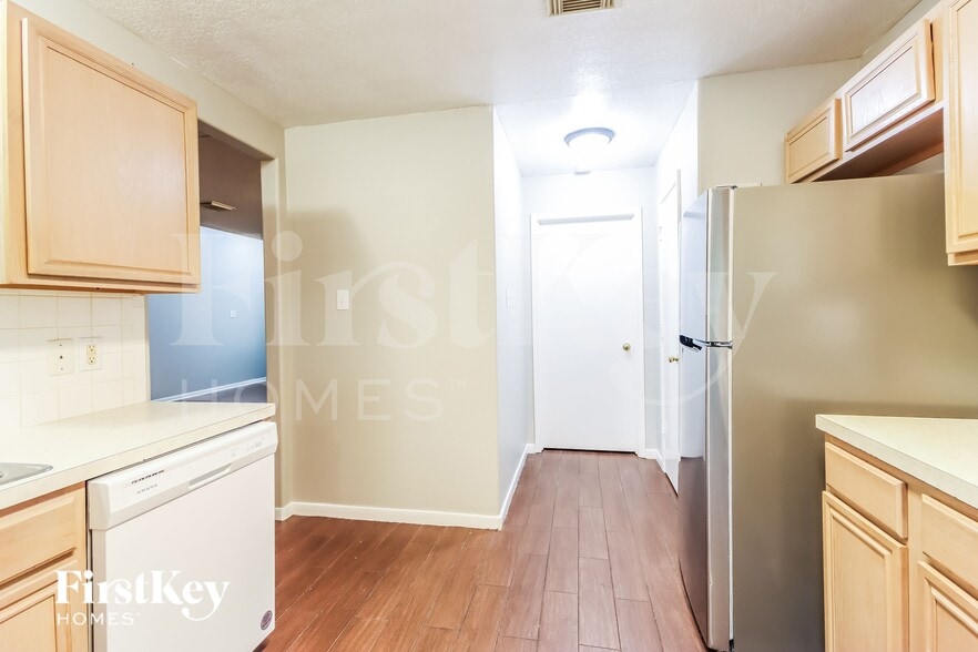 Building Photo - 26967 Crown Haven Ct