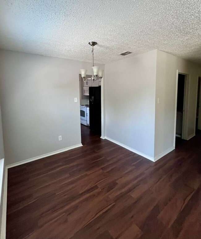 Building Photo - 3013 Clover Ln