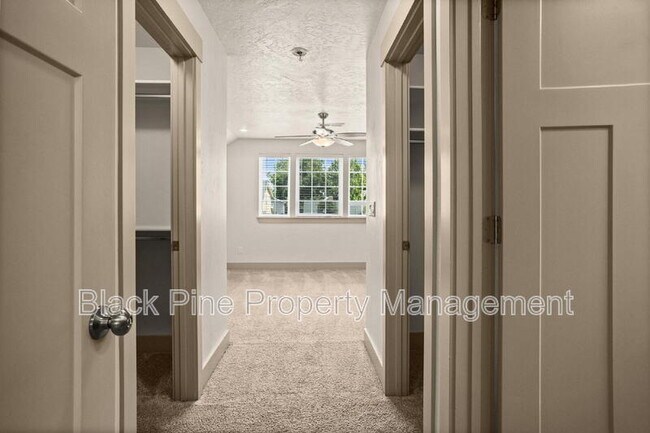 Building Photo - 909 N 31st St