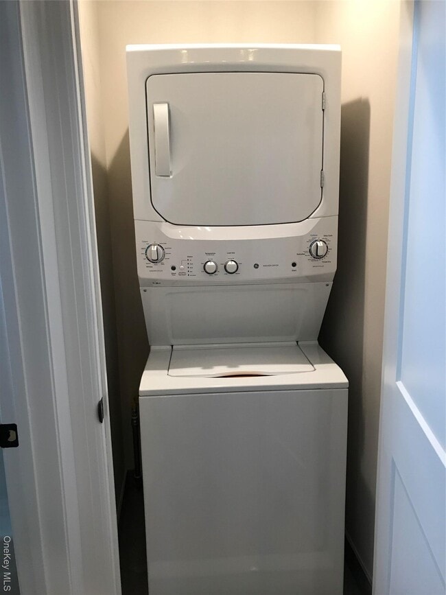 Building Photo - 251 Main St