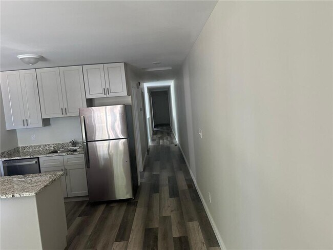 Building Photo - 466 Thomas Ave W
