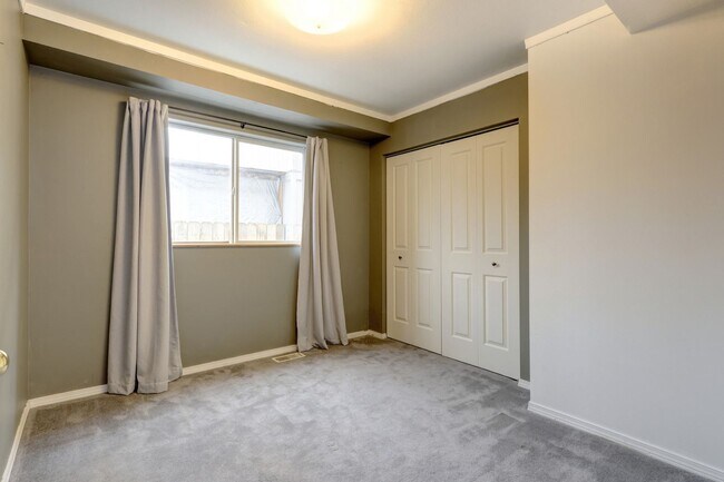 Building Photo - East Anchorage Home Near Trails & Parks; W/D in unit, Garage, Fenced Yard; Quick Access to JBER