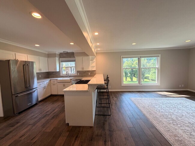 Building Photo - Forest Hill Schools - executive home
