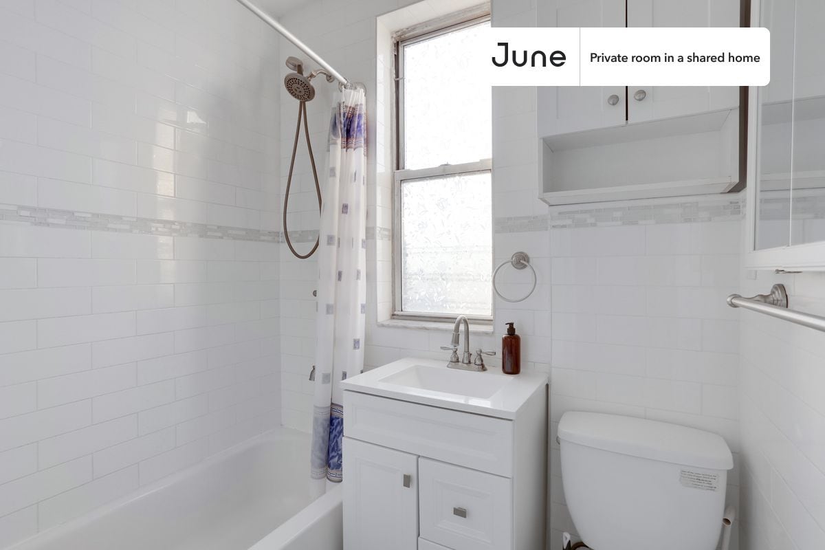 Building Photo - Room in Shared 3 bed/1 bath home