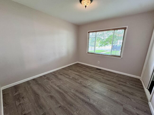 Building Photo - 3031 S Flamingo Way