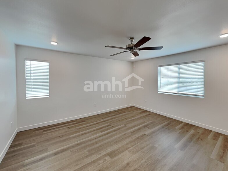 Building Photo - 6975 N 125th Dr