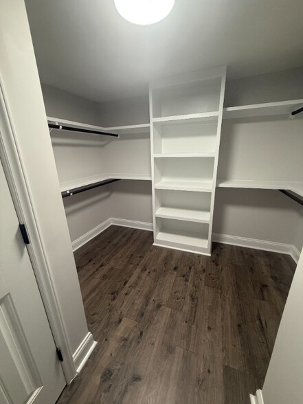 Building Photo - 1621 Thompson St