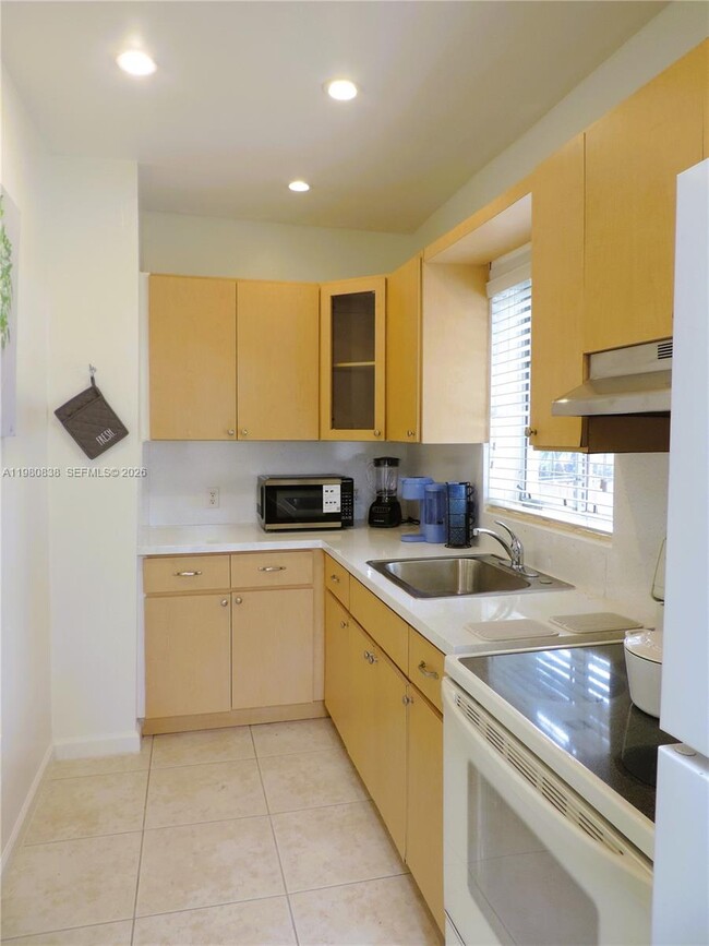 Building Photo - 3134 SW 25th Ter