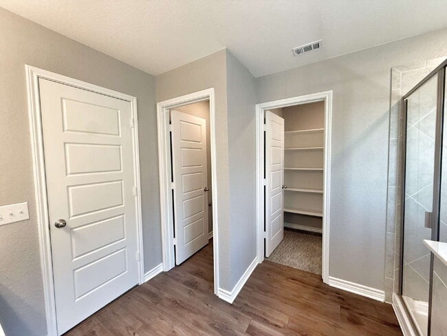 Building Photo - Immaculate Two Story Home in Legend Point ...