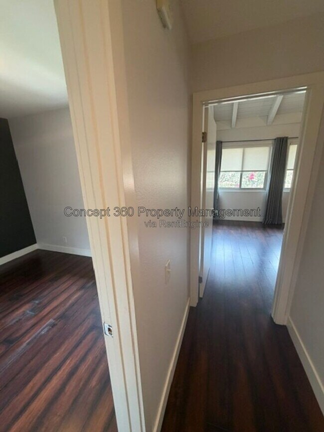 Building Photo - 1381 S Walnut St