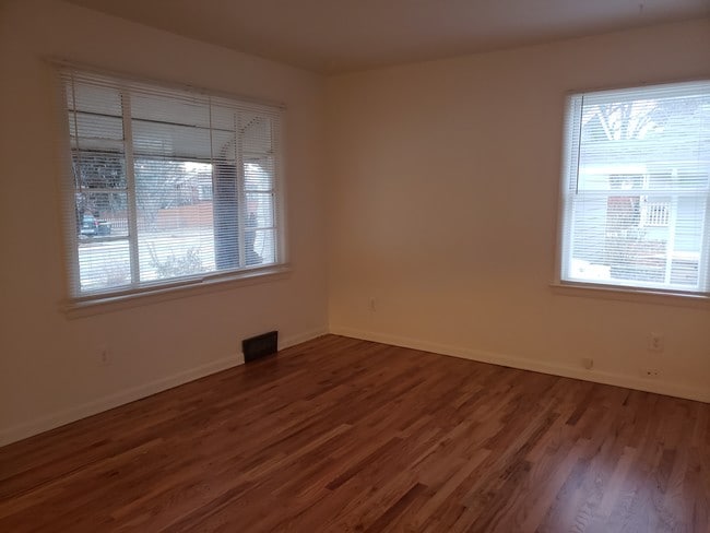 Building Photo - 809 Sunset St