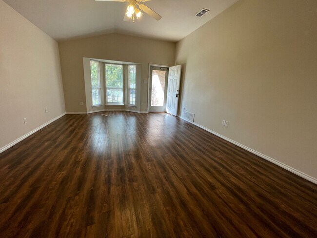 Building Photo - Cute 3/2/2 in a Cooper ISD