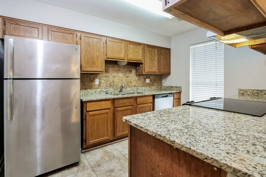 Building Photo - 3880 Warrington Dr