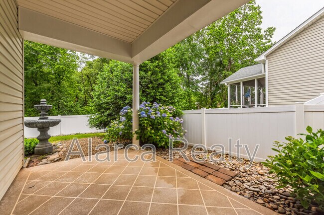 Building Photo - 131 Ivy Creek Ln