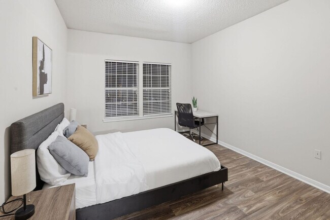 Building Photo - 1701 Wildwood Crossings Dr