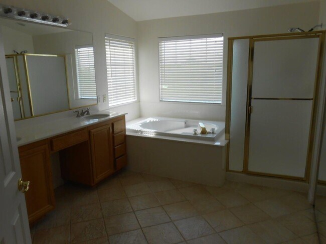 Building Photo - Beautiful 4 Bedroom Home in Summerlin