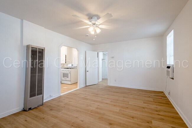 Building Photo - 2 Bedroom/1 Bath Home - $1450 Per Month!