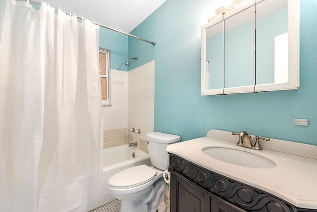 Building Photo - 2658 SE Amherst St