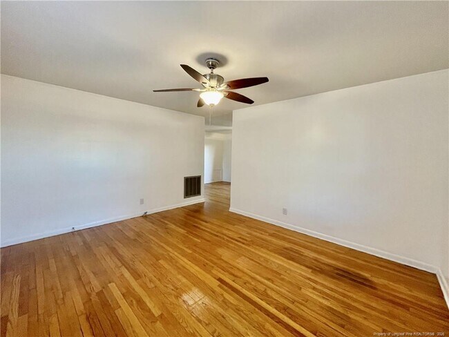 Building Photo - 3522 Thomas Dr