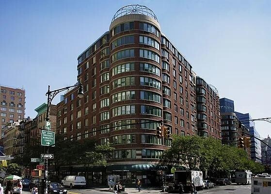 Building Photo - 295 Greenwich St