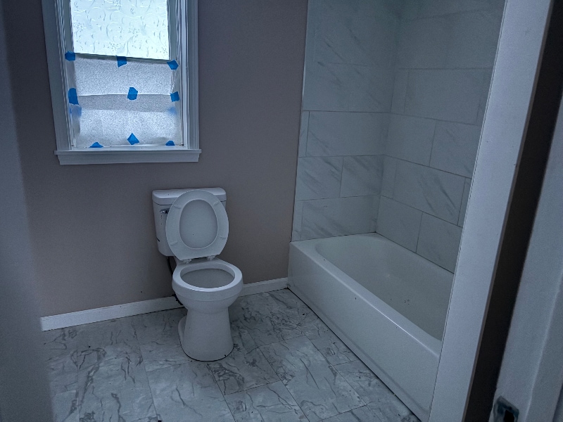 Building Photo - 2335 Maple Ave