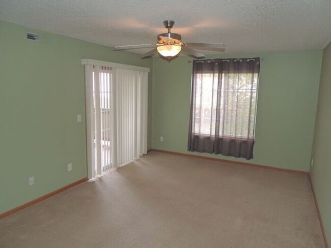 Building Photo - $1,450 | 2 Bedroom, 2 Bathroom Condo | Pet...