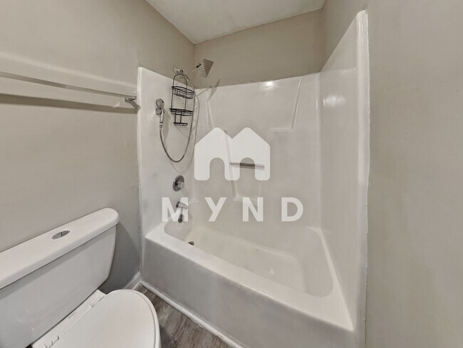 Building Photo - 1600 Poole Rd Unit F