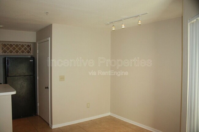 Building Photo - 7220 Westpointe Blvd