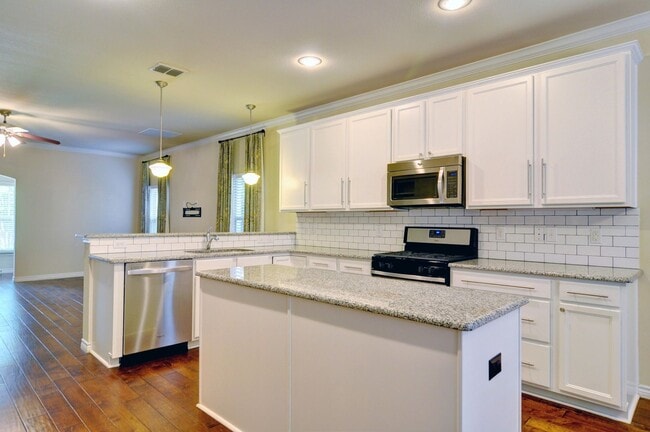 Building Photo - Monticello Townhome