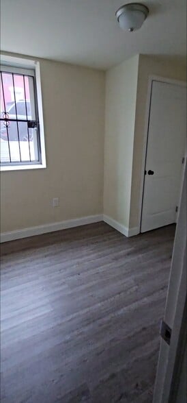 Building Photo - 1611 W Oxford St