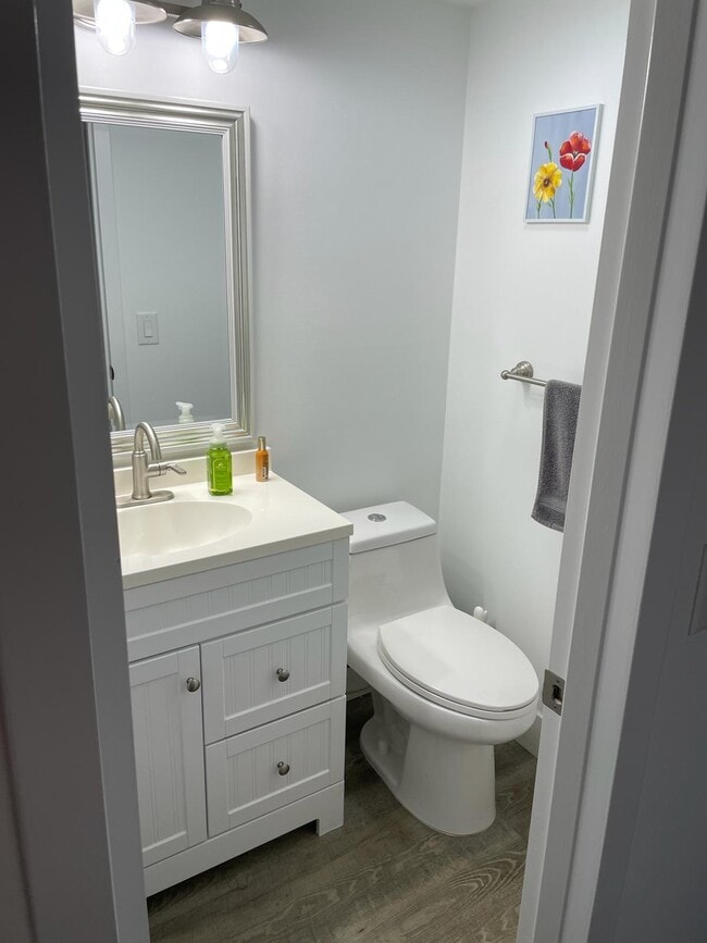 Building Photo - 2052 Cornwall C