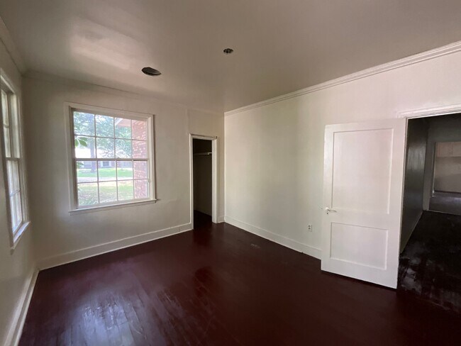 Building Photo - 262 Dona Ave
