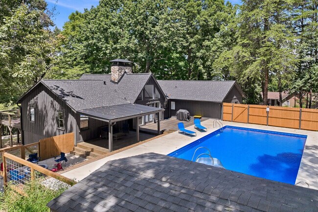 Building Photo - 4225 Twin Rivers Dr