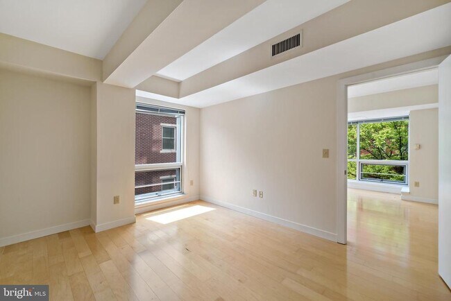 Building Photo - 1034 Spruce St