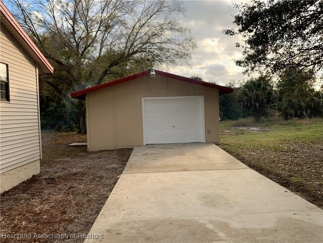 Building Photo - 2225 N Unicorn Rd