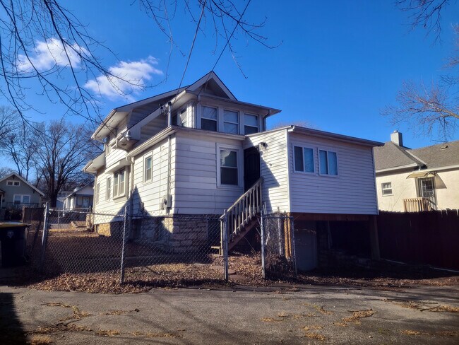 Building Photo - 5511 Lydia Ave