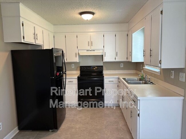 Building Photo - 1117 Southland Dr