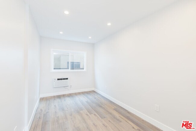 Building Photo - 3872 Bentley Ave