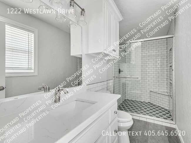 Building Photo - 1222 Westlawn Dr