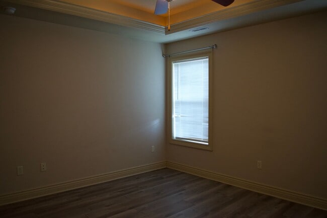 Building Photo - Marvelous 3 Bedroom House In Mill Creek Ma...