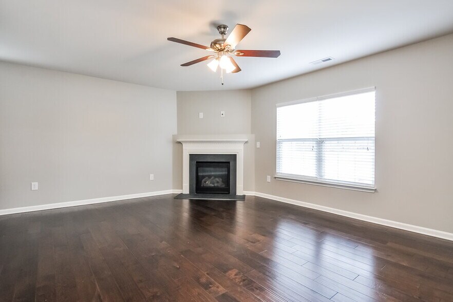 Building Photo - 5006 Watsonia Dr