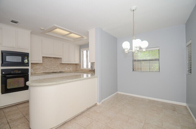 Building Photo - 130 Sugar Berry Cir