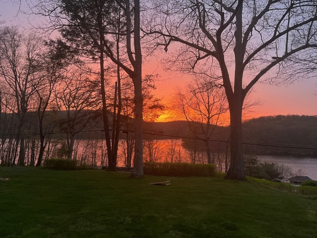 Building Photo - 322 E Boyds Rd