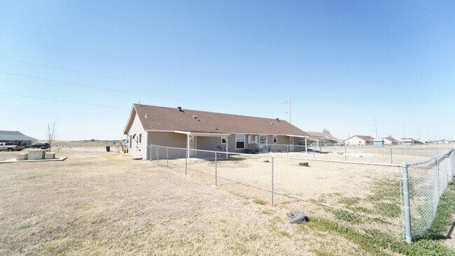 Building Photo - FOR LEASE! Duplex - 3 BR - 2 BA - Duplex in Peaster ISD