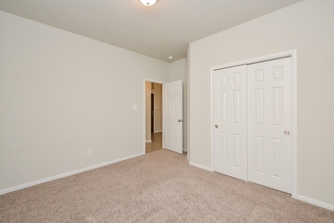 Building Photo - 14615 Sycamore Side Wy