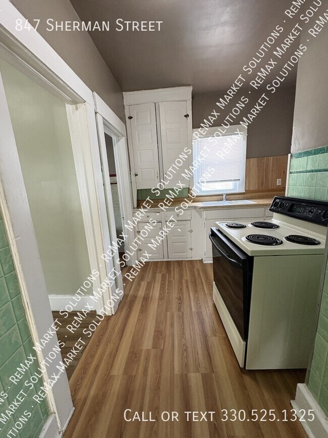 Building Photo - 847 Sherman St