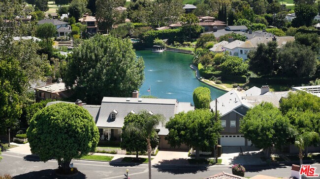 Building Photo - 10030 Toluca Lake Ave