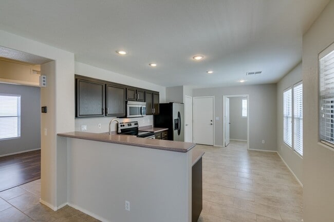 Building Photo - 2 bedroom + Den- Upgraded Flooring ready for immediate move in