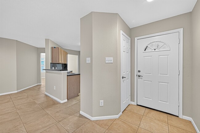 Building Photo - 3343 Apple Dale Dr