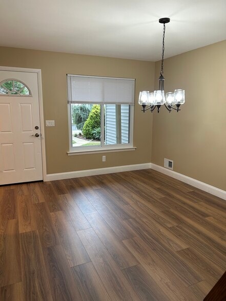 Building Photo - 13 Inwood Ter